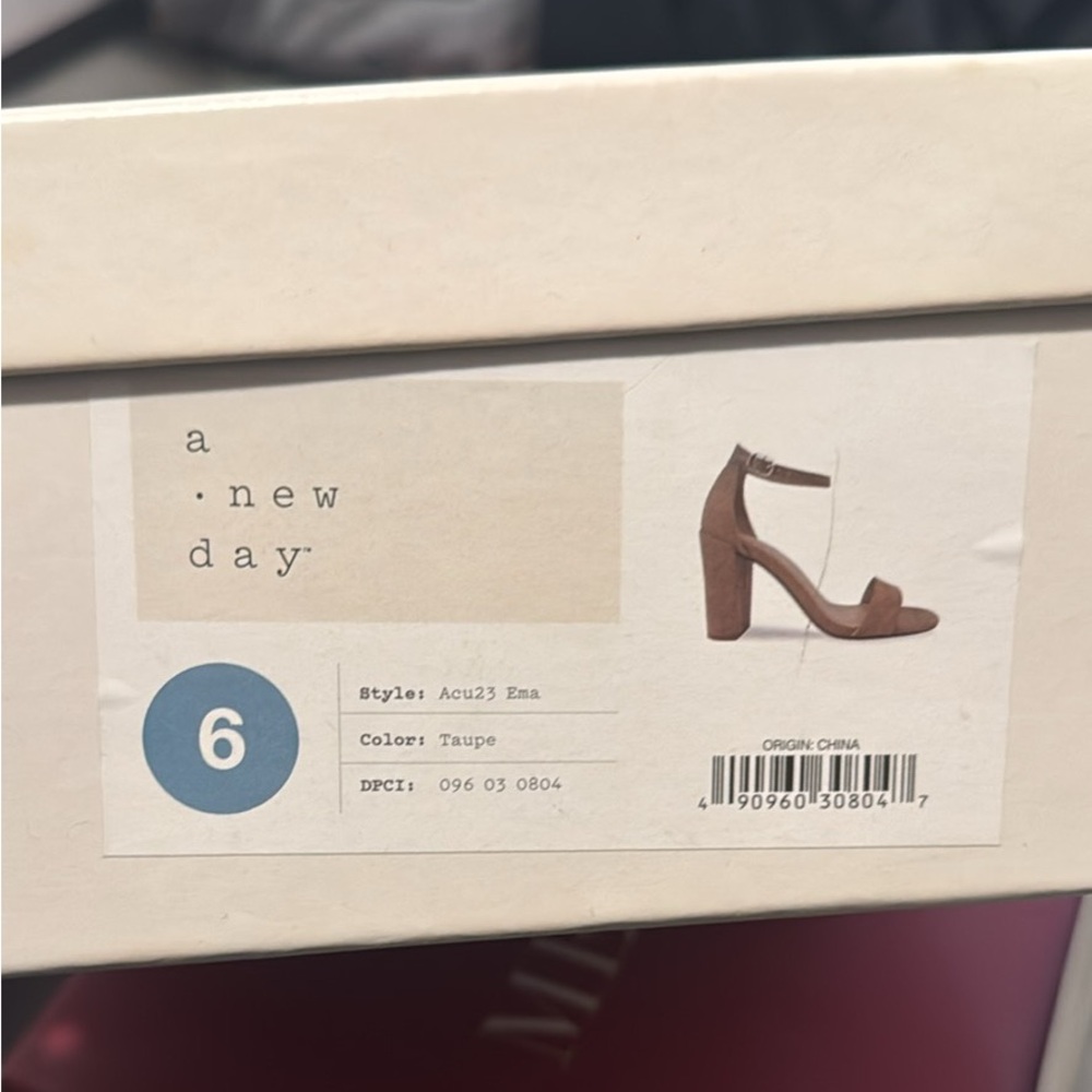 Women heels size 6